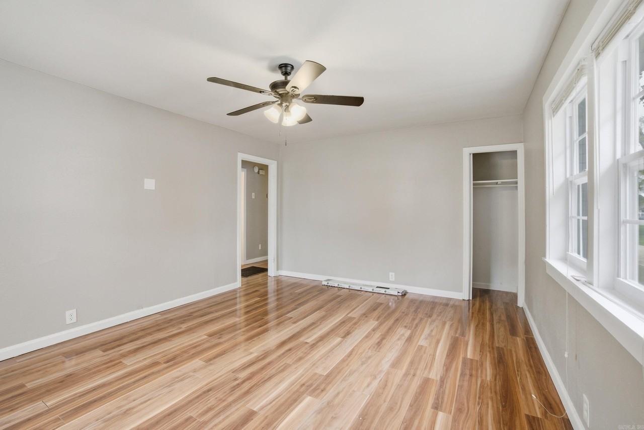1320 S Summit St - Photo 4 of 13