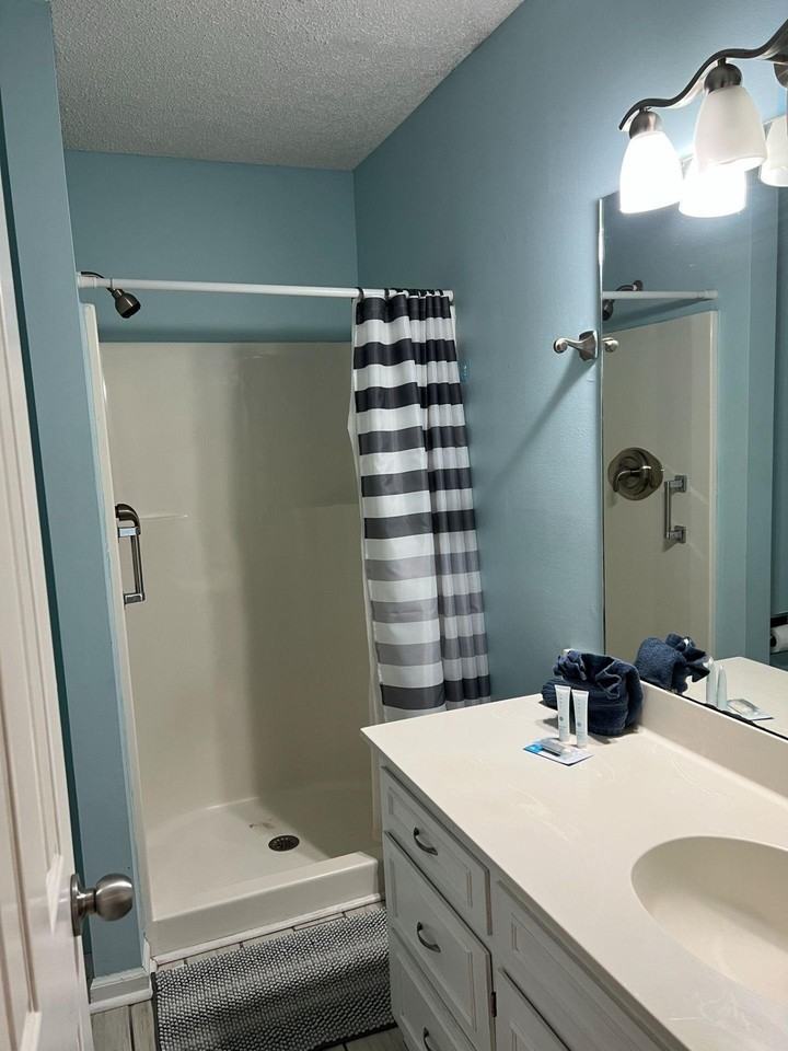 407 23rd Ave N #305 - Photo 5 of 8