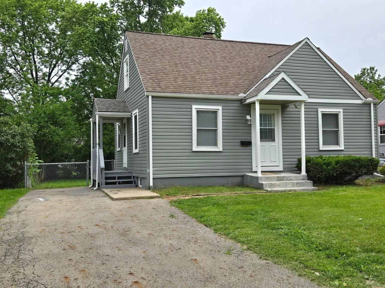 1238 Carolyn Ave - Photo 2 of 28