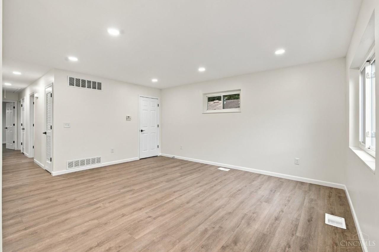 19 Miamiview Dr - Photo 4 of 44