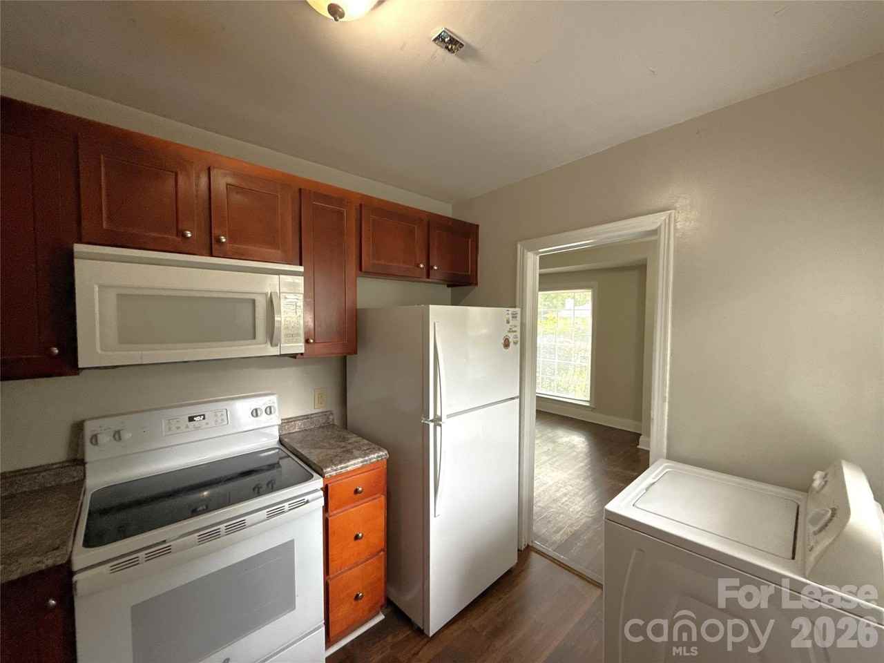 1412 Claridge Ln - Photo 5 of 13