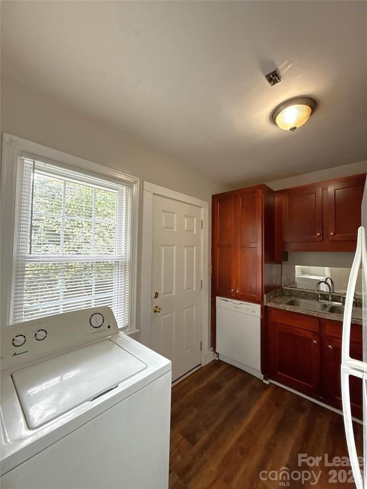 1412 Claridge Ln - Photo 6 of 13