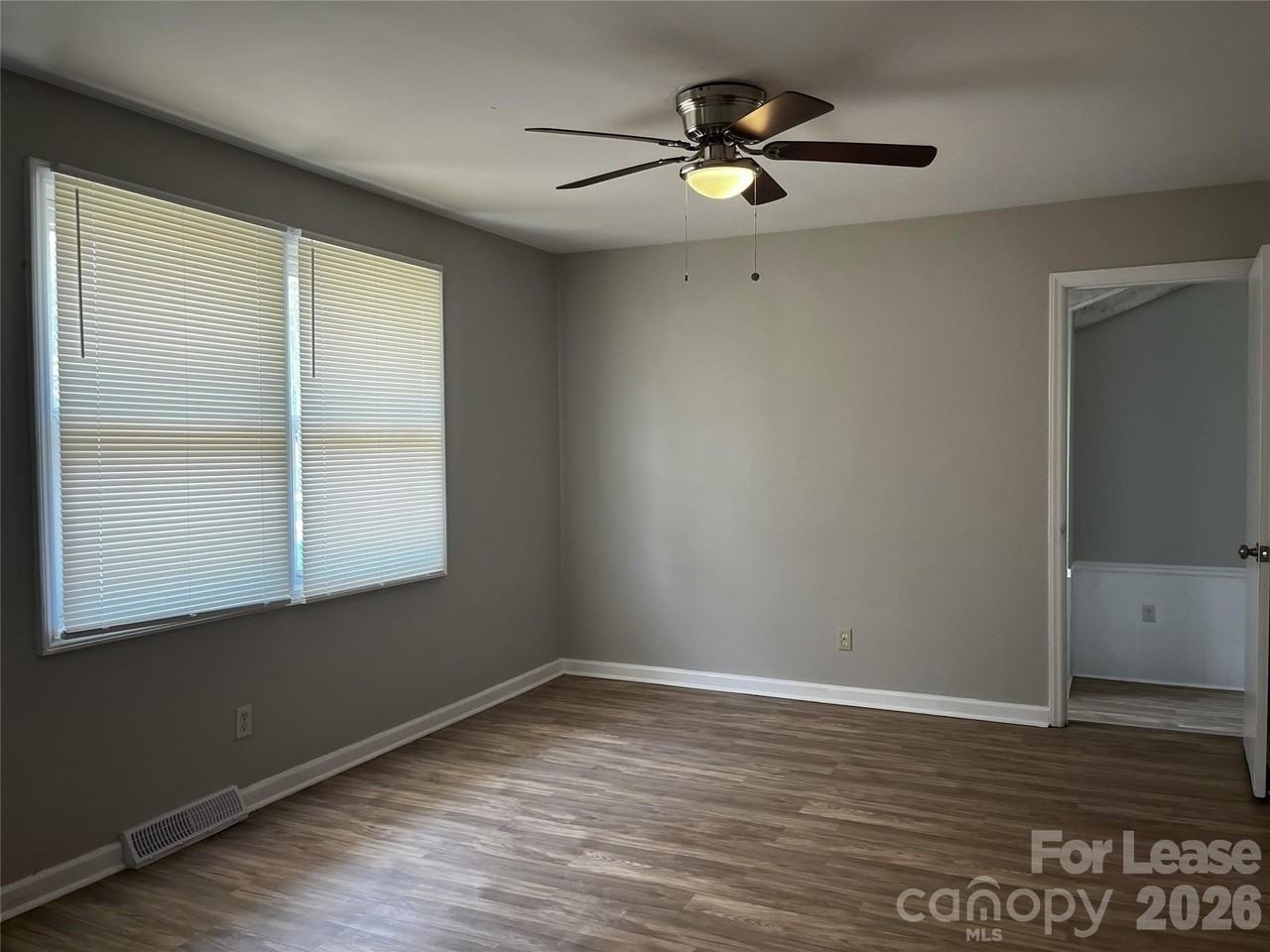 2213 Shamrock Dr - Photo 3 of 25
