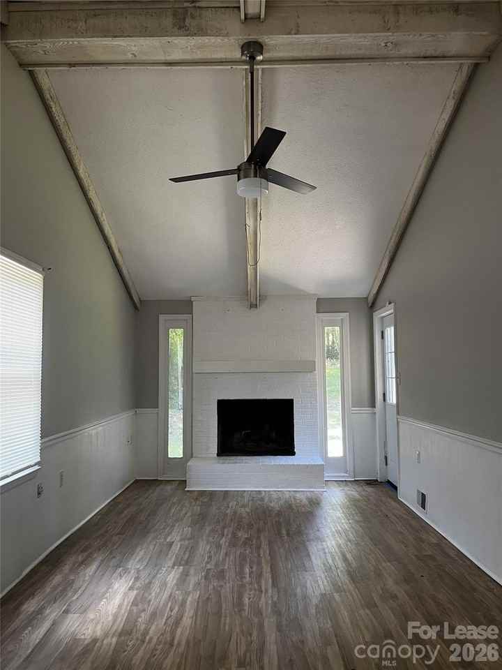 2213 Shamrock Dr - Photo 5 of 25