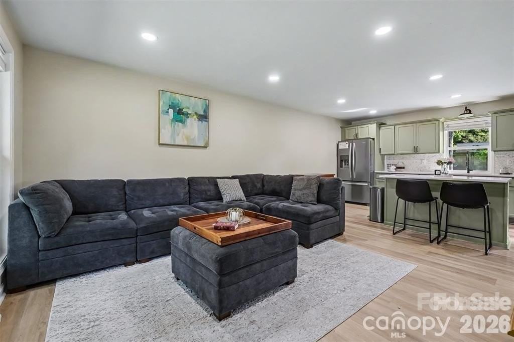 4023 Strangford Ave - Photo 3 of 15