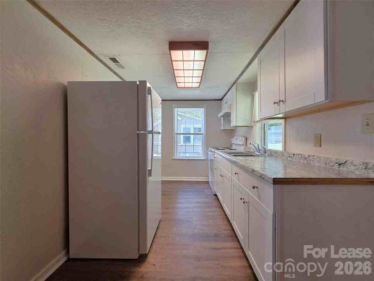 922 S Meeting St - Photo 5 of 15