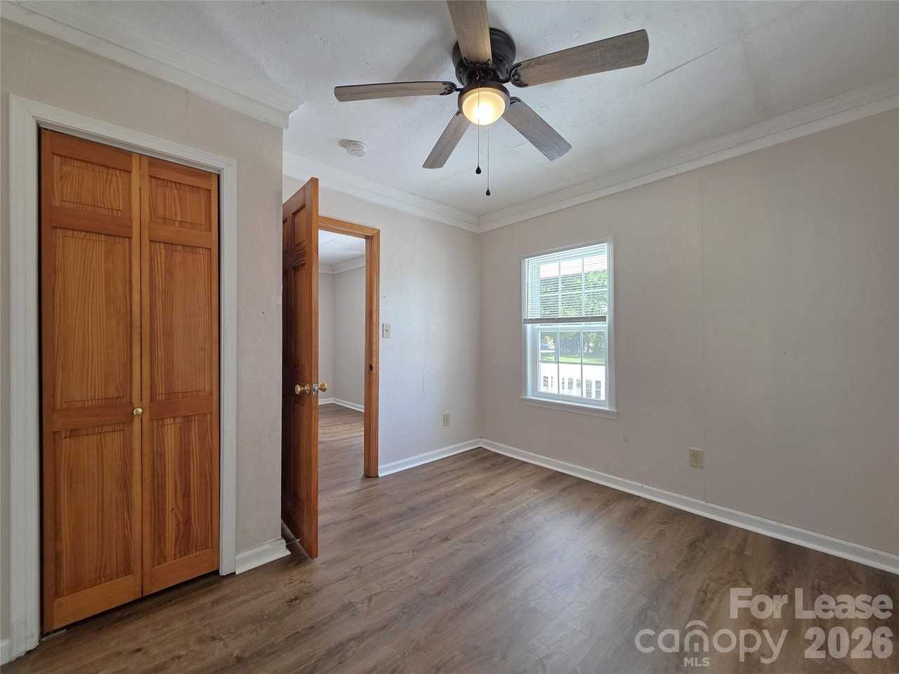 922 S Meeting St - Photo 6 of 15