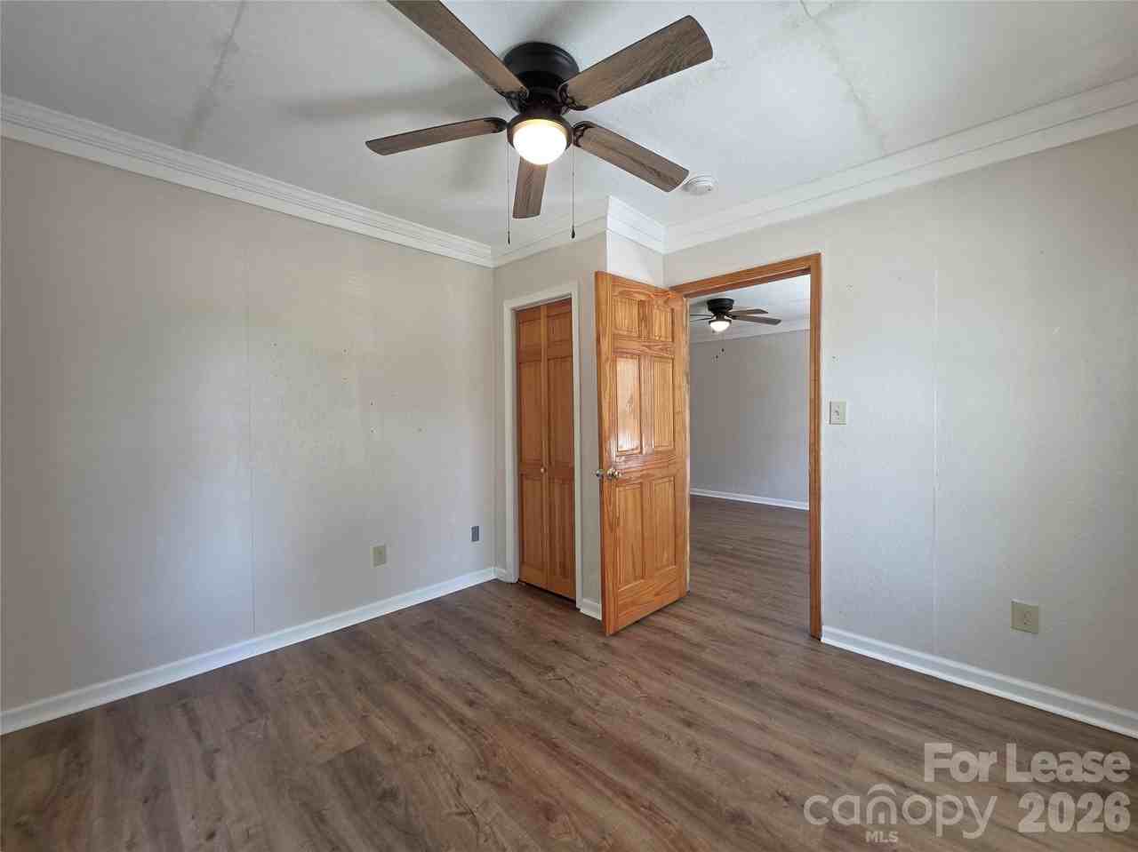 922 S Meeting St - Photo 7 of 15