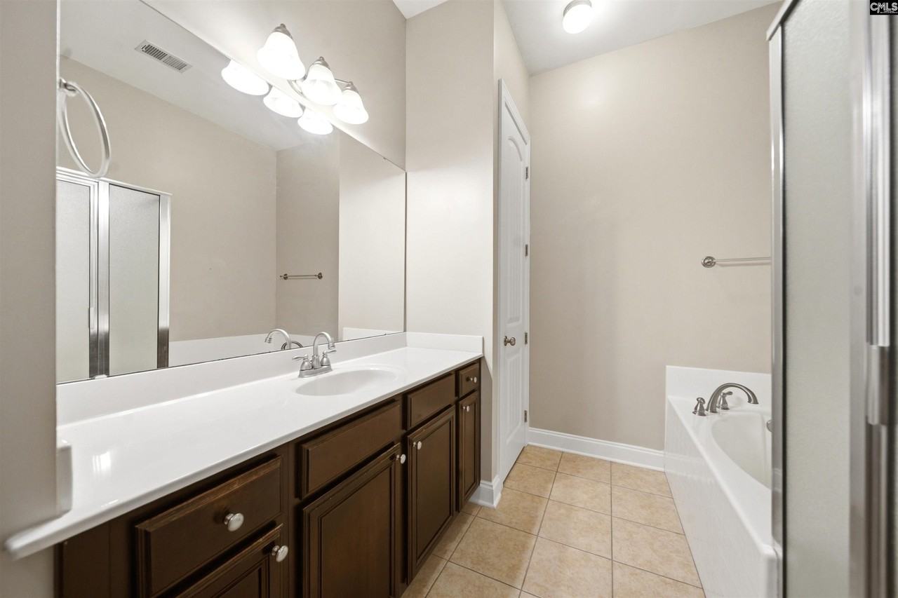 202 Waterstone Dr - Photo 4 of 19