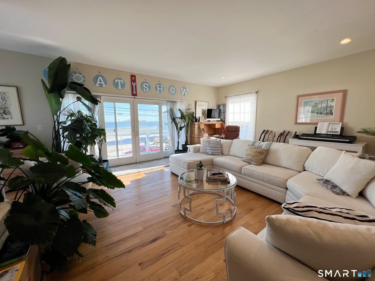 712 E Broadway - Photo 3 of 17