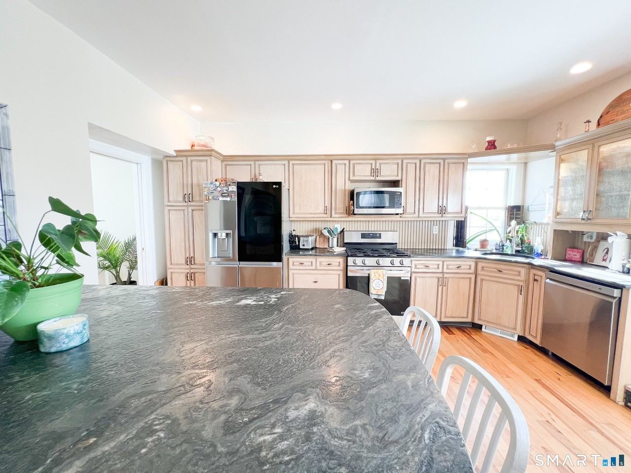 712 E Broadway - Photo 6 of 17