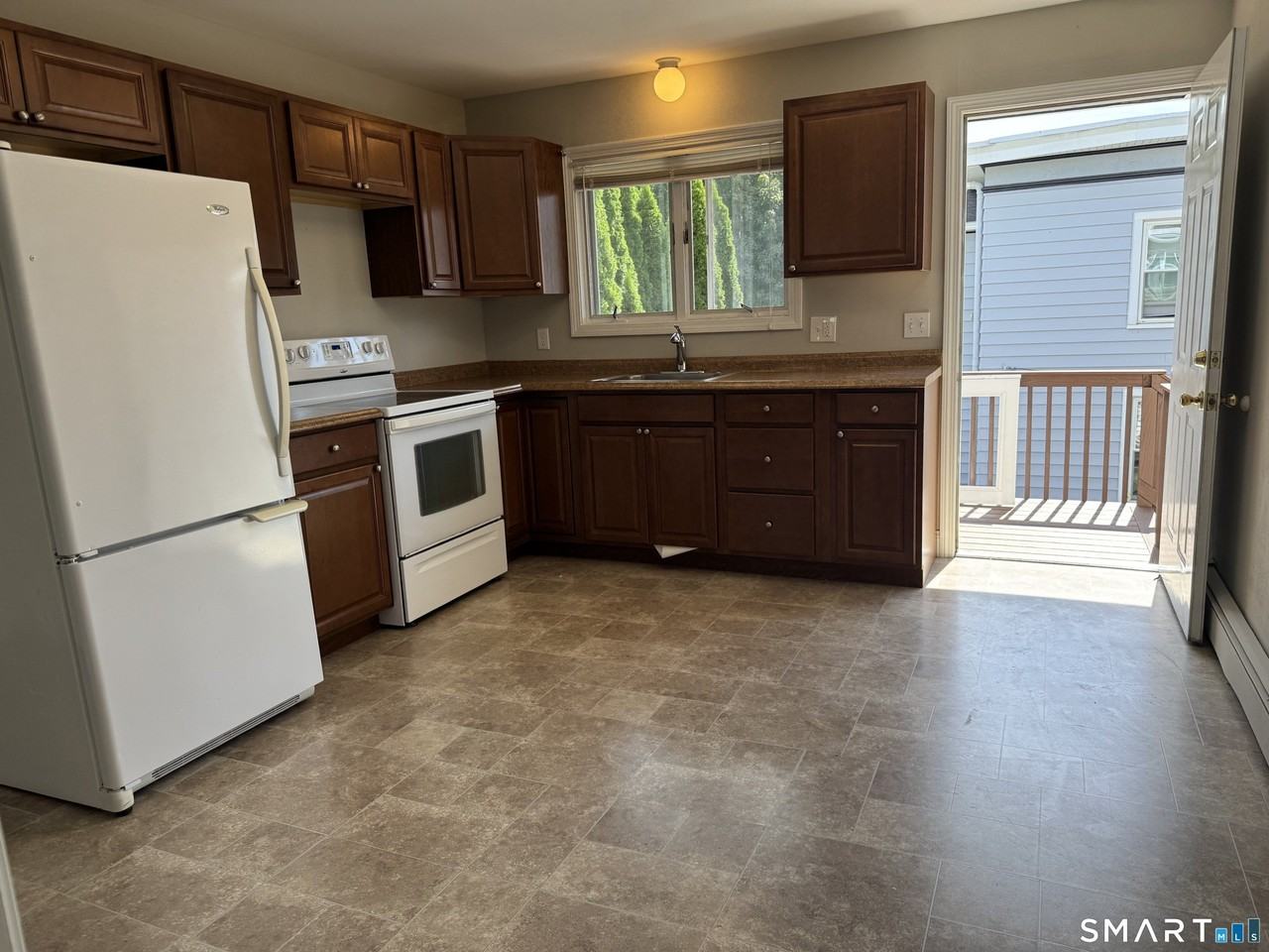 93 S Cliff St #2B - Photo 3 of 9