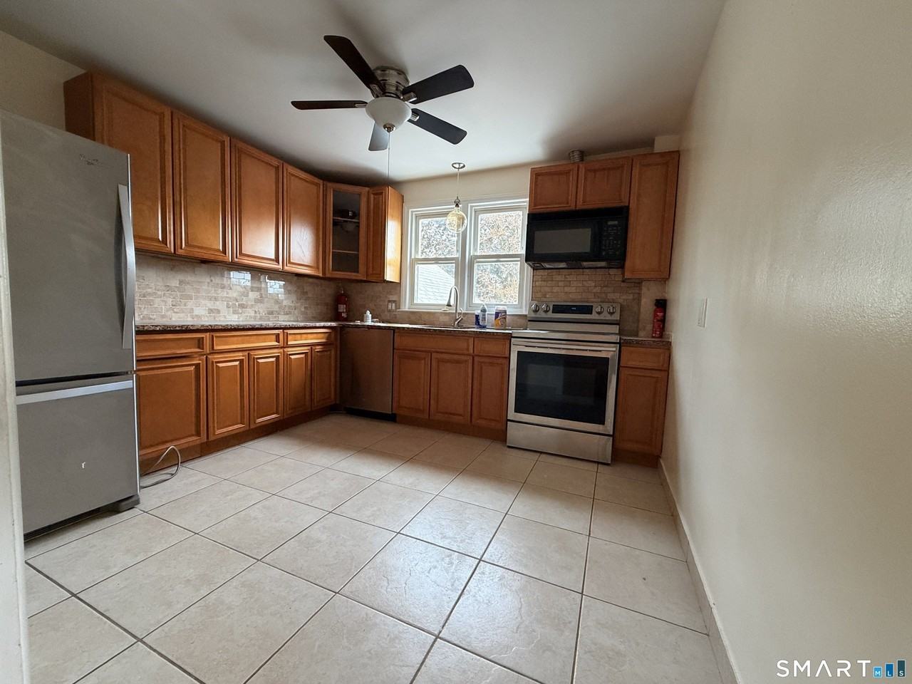 40 Travis Ave - Photo 4 of 18