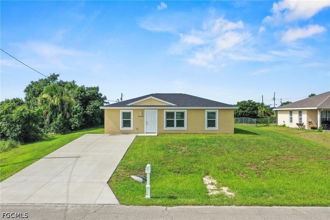 9026 Maywood Cir - Photo 4 of 26