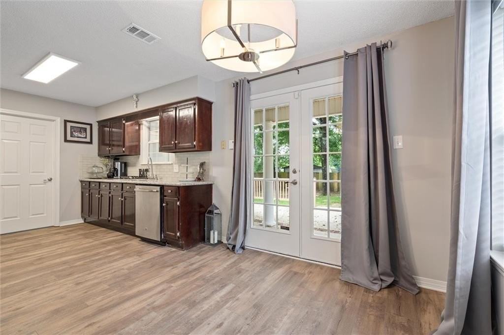 1051 Mcneil Ave - Photo 4 of 23