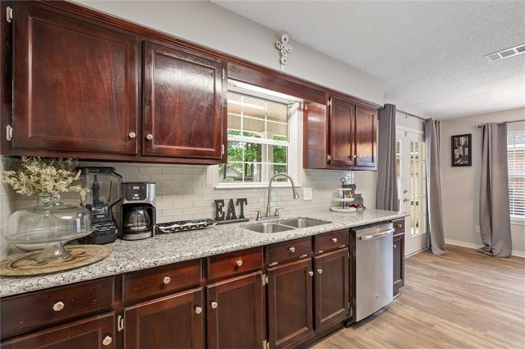 1051 Mcneil Ave - Photo 7 of 23