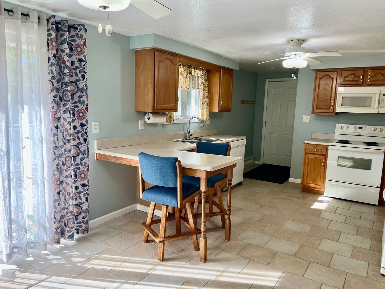 813 Hilltop Rd - Photo 4 of 22