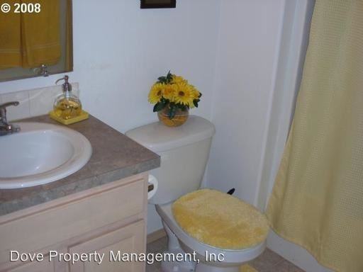 1216 W 31st St - Photo 3 of 7