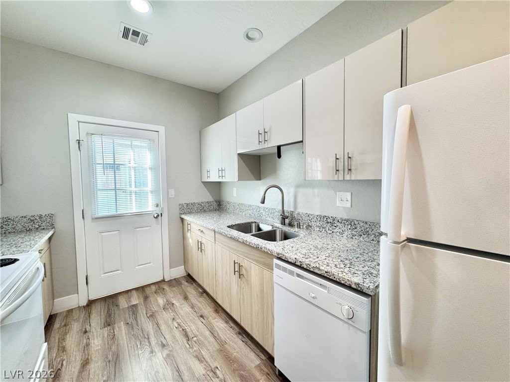 1370 Ogallala St #1 - Photo 6 of 13
