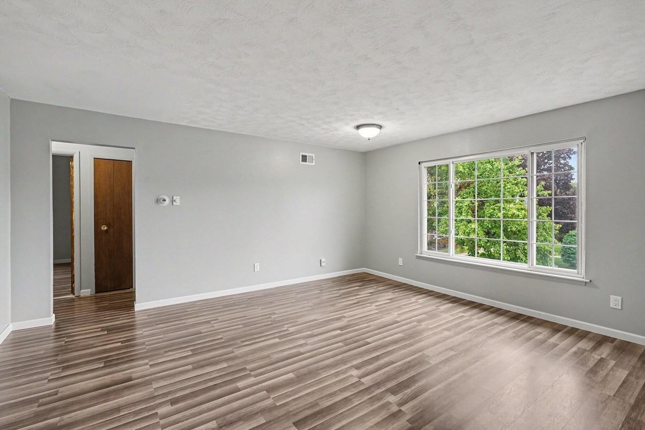25325 Shiawassee Cir #204 - Photo 5 of 26