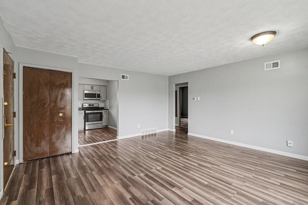 25325 Shiawassee Cir #204 - Photo 6 of 26
