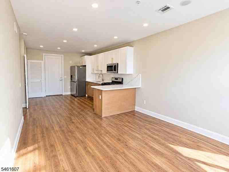 17 Wickham St #302 - Photo 3 of 9