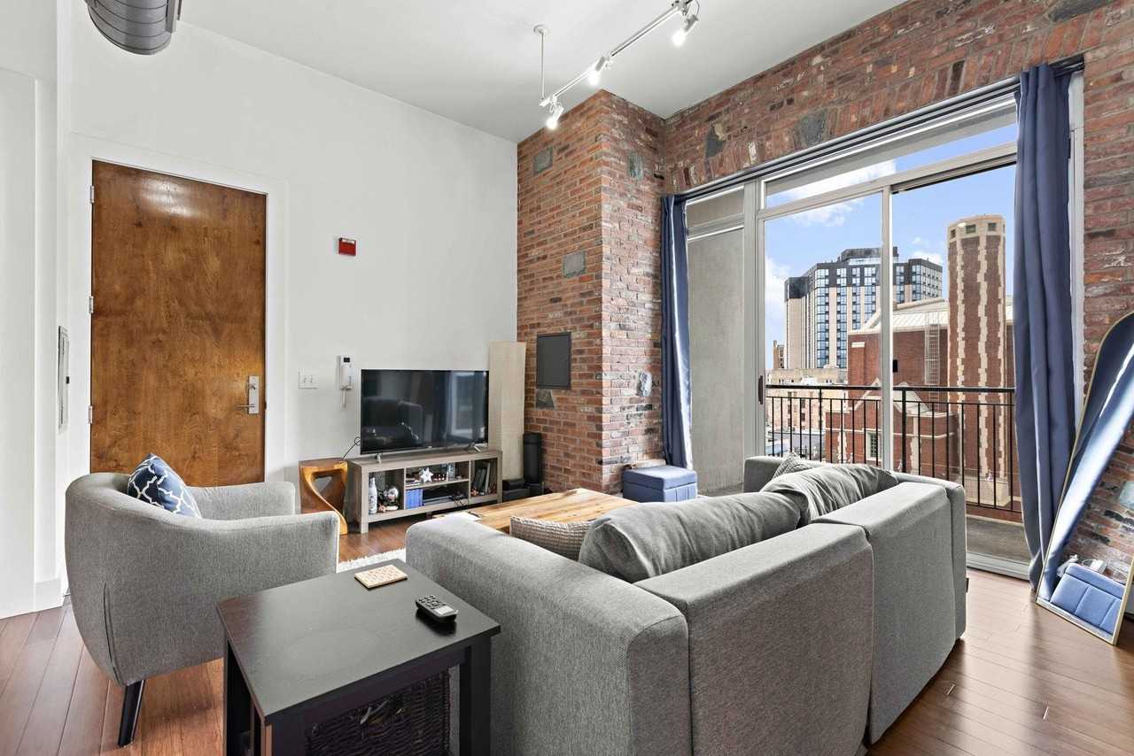 650 Montgomery St #501 - Photo 5 of 19