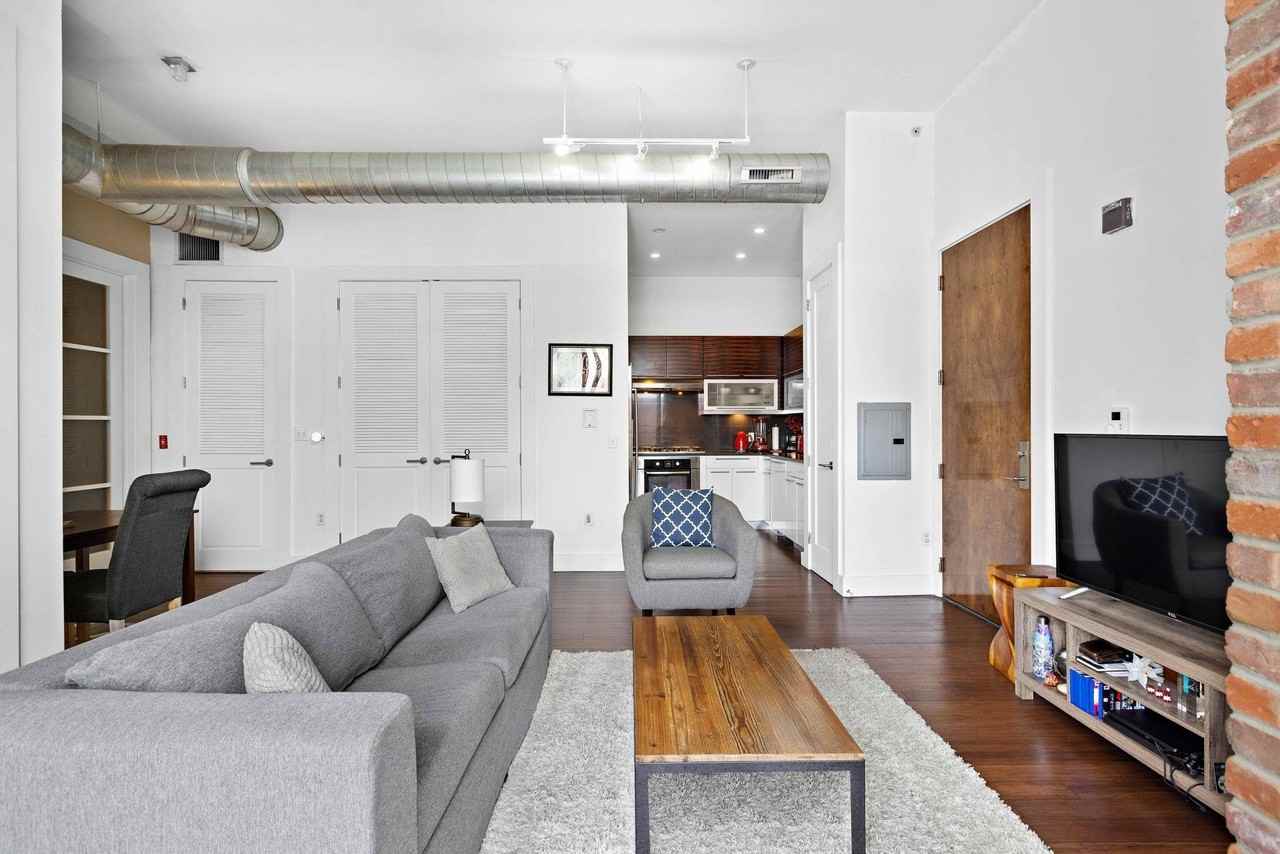 650 Montgomery St #501 - Photo 6 of 19
