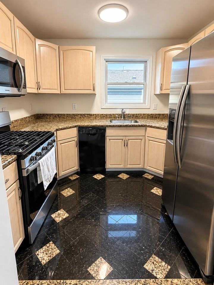 1226 46th St - Photo 3 of 17