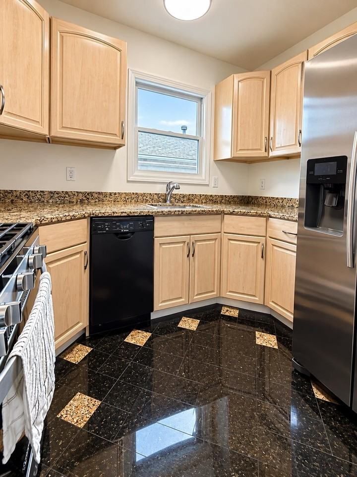 1226 46th St - Photo 4 of 17