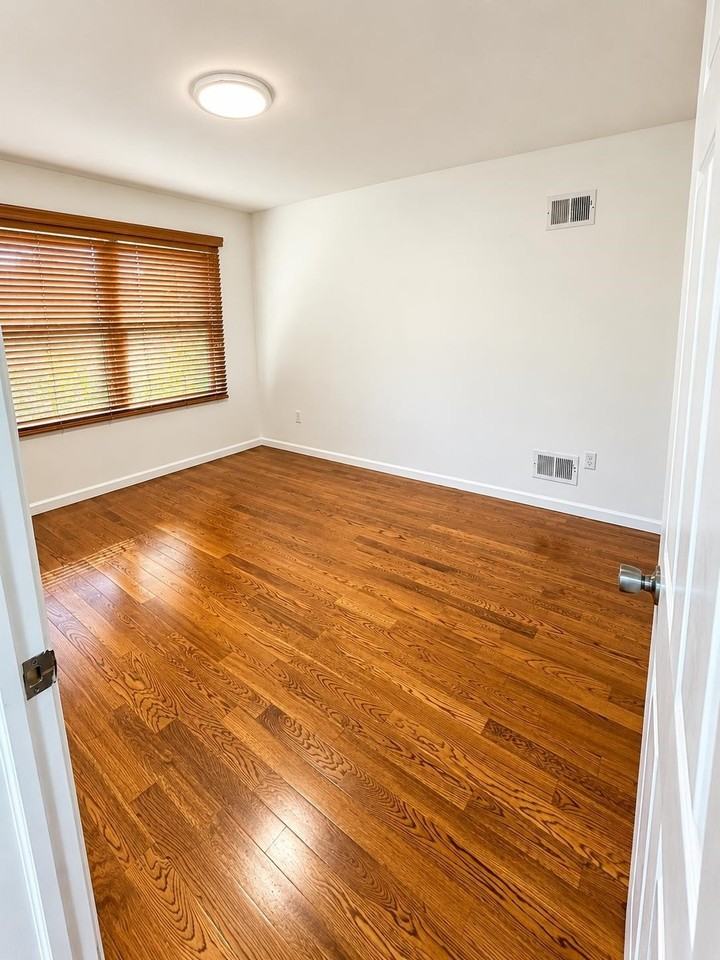 1226 46th St - Photo 6 of 17