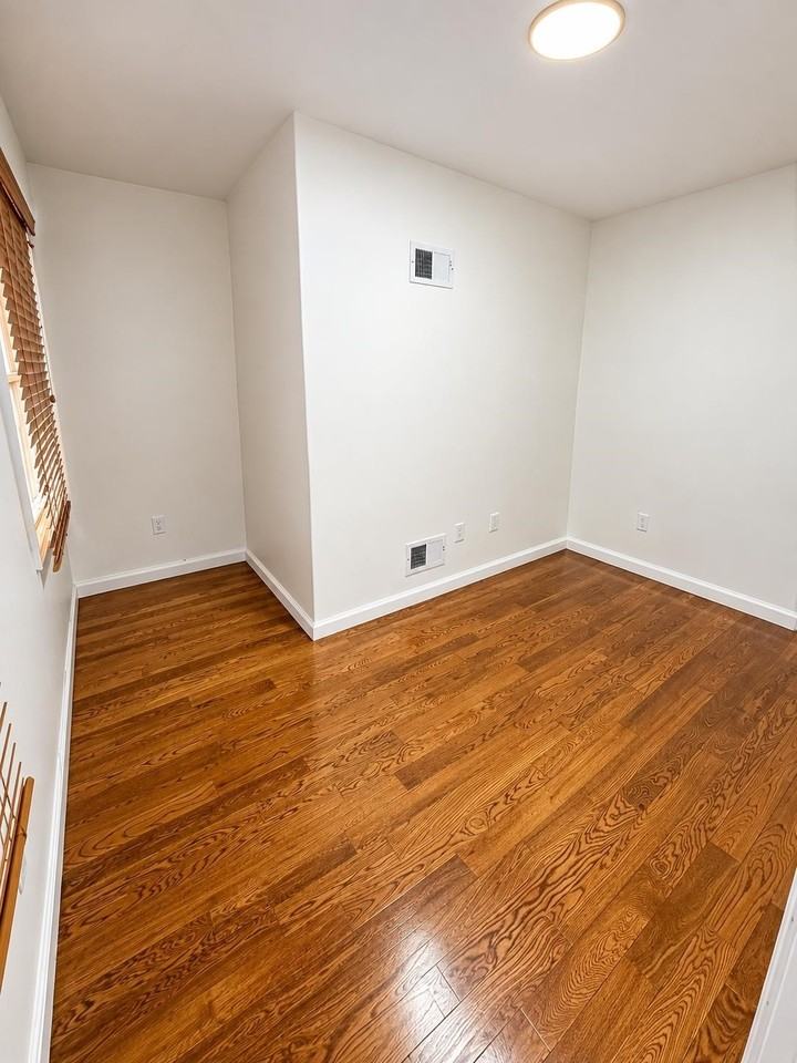 1226 46th St - Photo 7 of 17