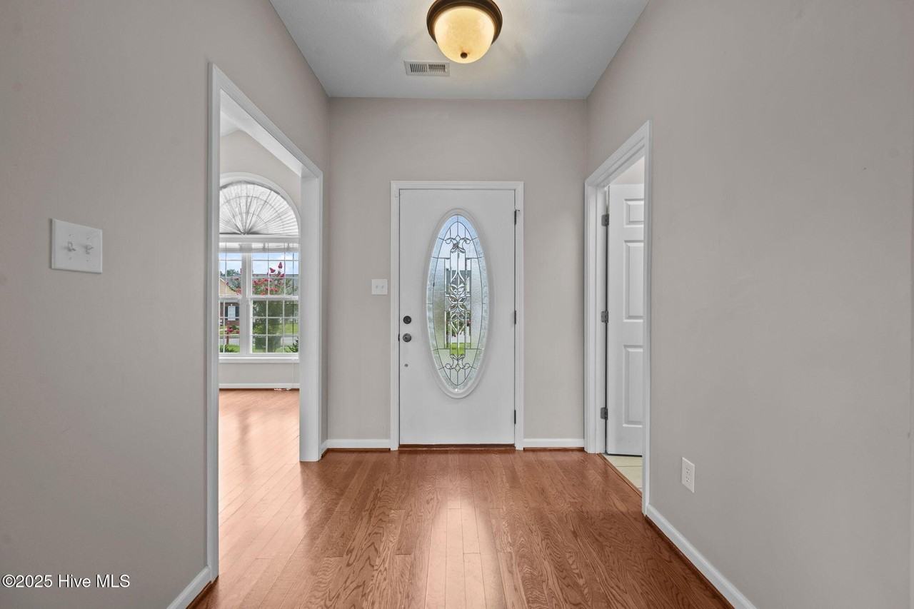 115 Ravenscroft Way - Photo 2 of 27