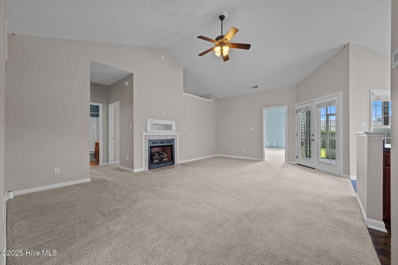 115 Ravenscroft Way - Photo 4 of 27