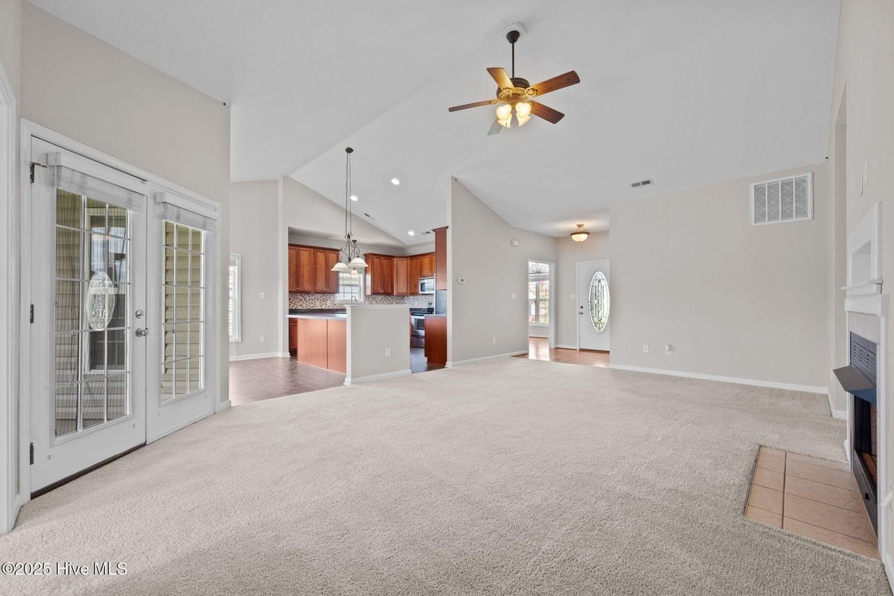 115 Ravenscroft Way - Photo 5 of 27