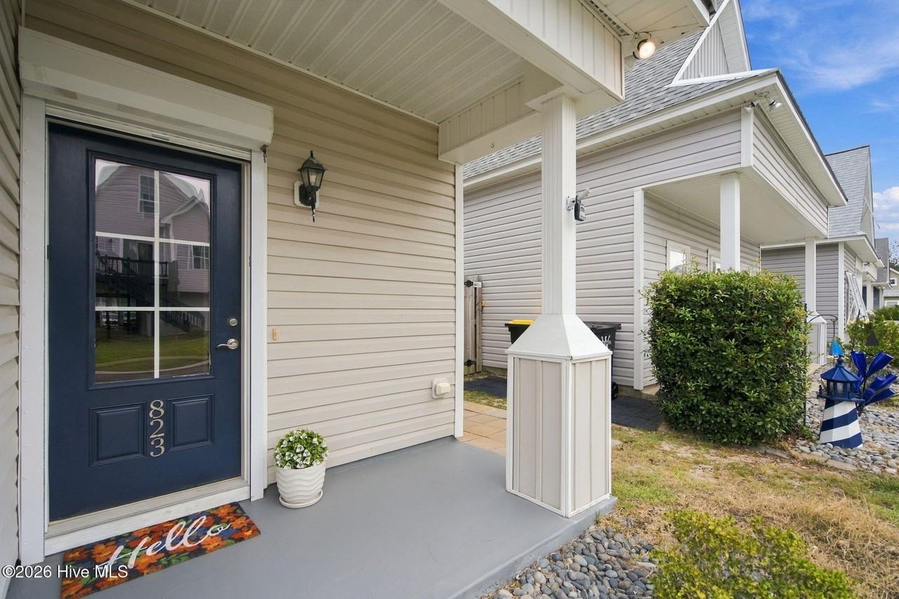 823 Isle Of Palms Way - Photo 4 of 46