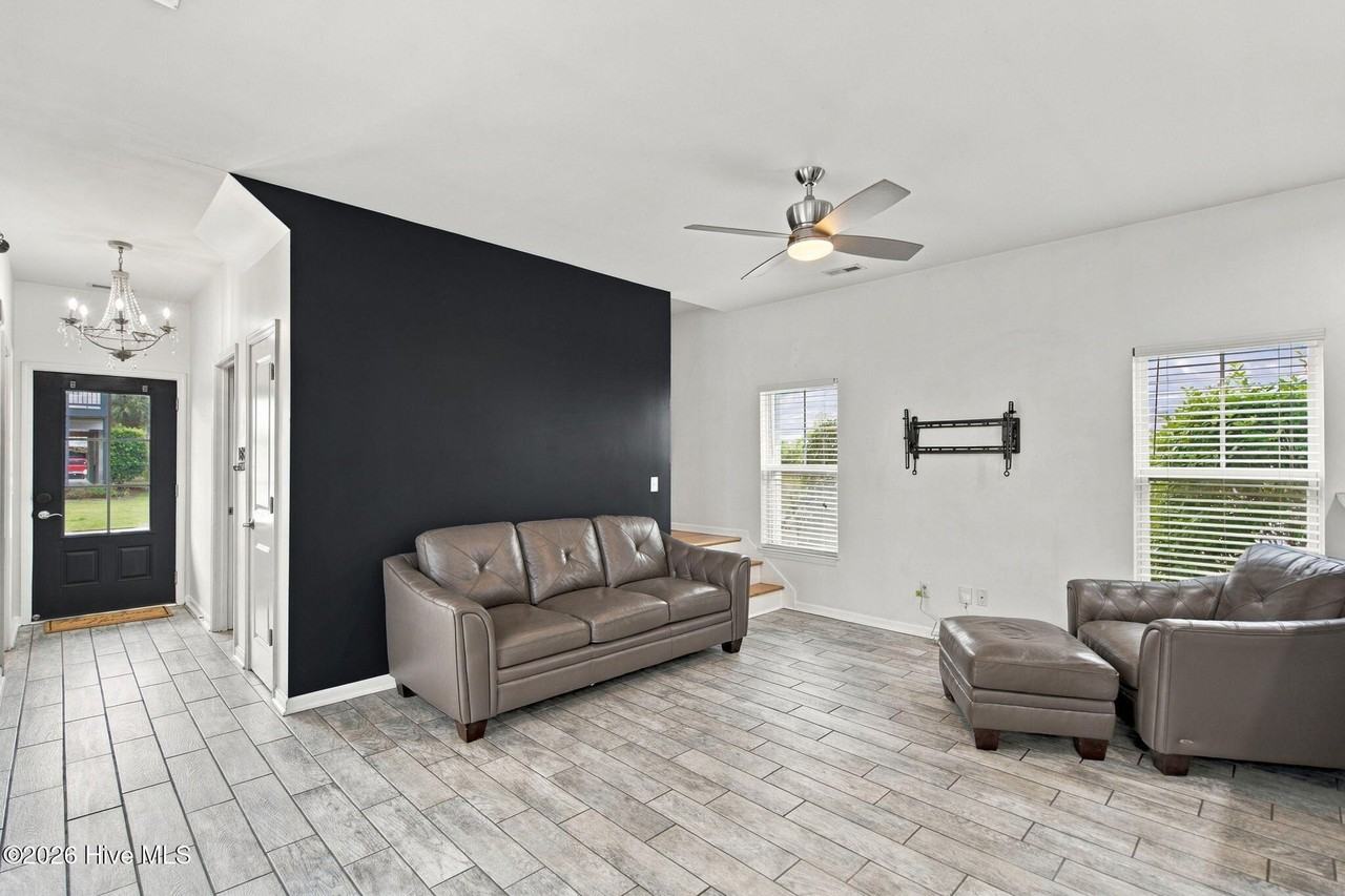 823 Isle Of Palms Way - Photo 7 of 46