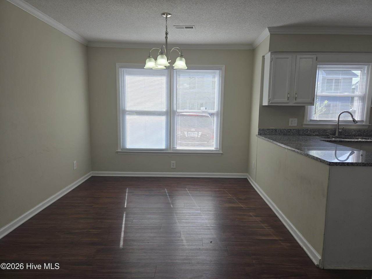 109 W Victoria Ct #C - Photo 2 of 9
