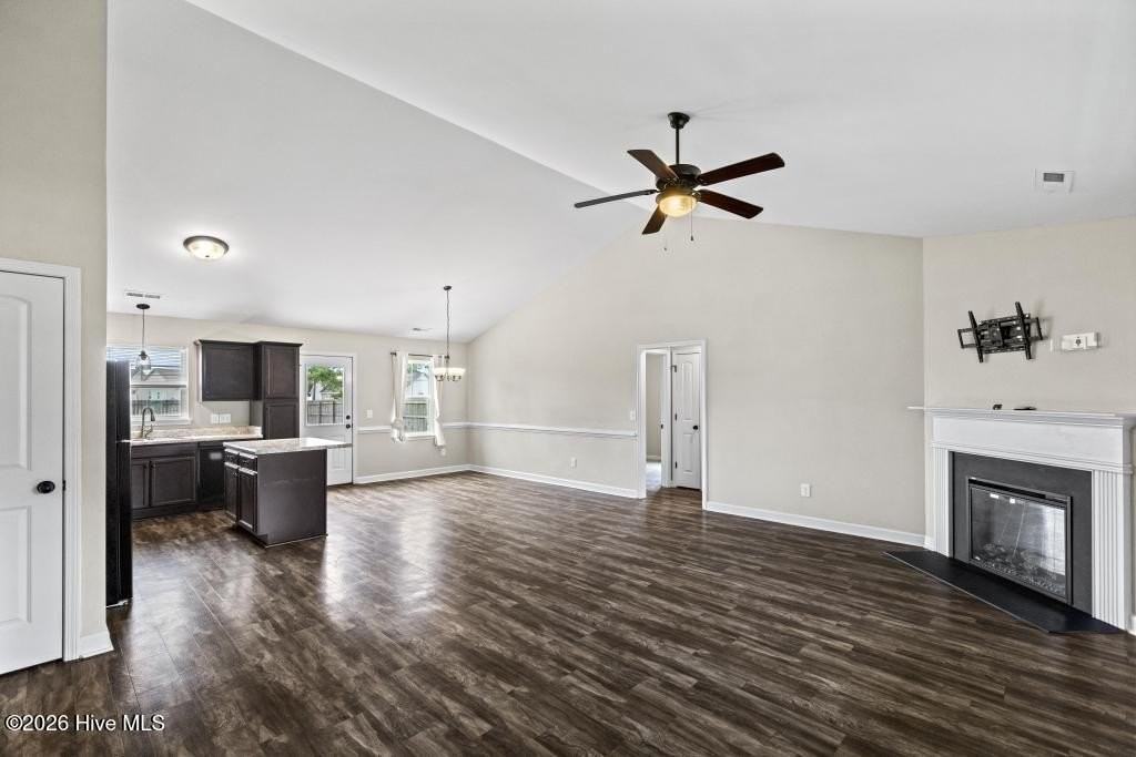 211 Rowland Dr - Photo 3 of 22