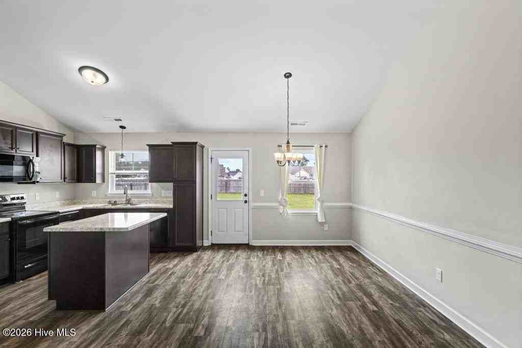 211 Rowland Dr - Photo 6 of 22