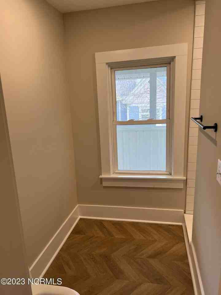 145 E Vermont Ave #B - Photo 6 of 17