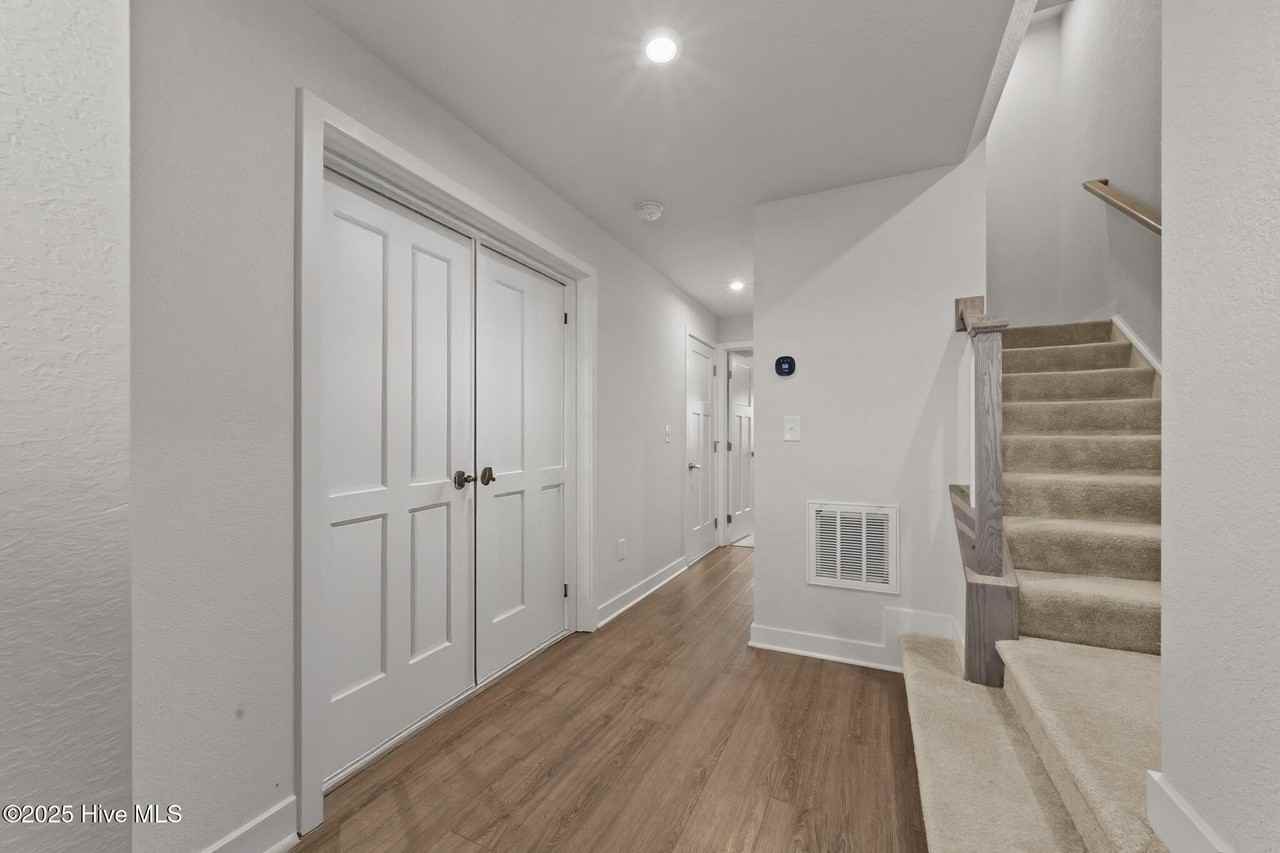 110 Fost Blvd - Photo 3 of 42