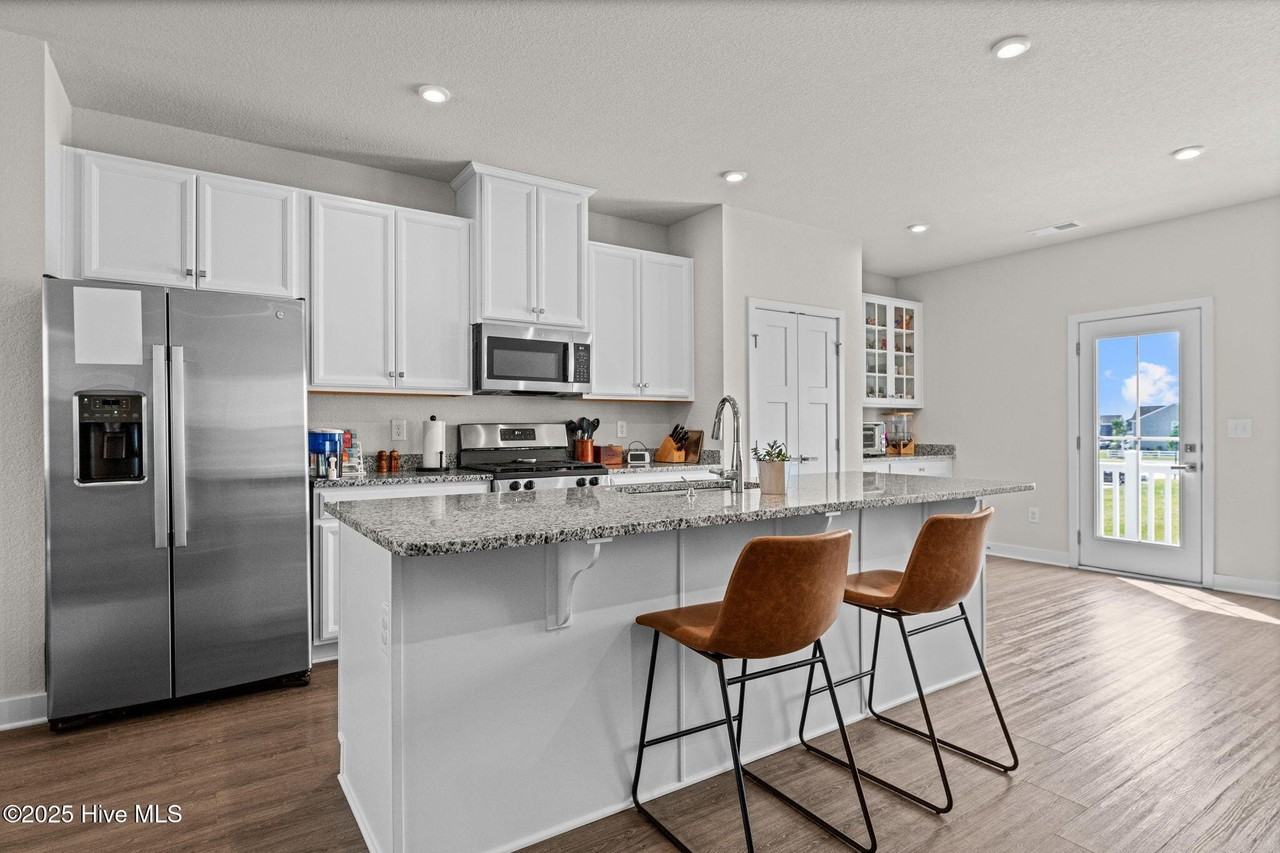 110 Fost Blvd - Photo 7 of 42