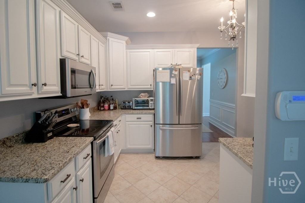4 Gresham Ln - Photo 7 of 45