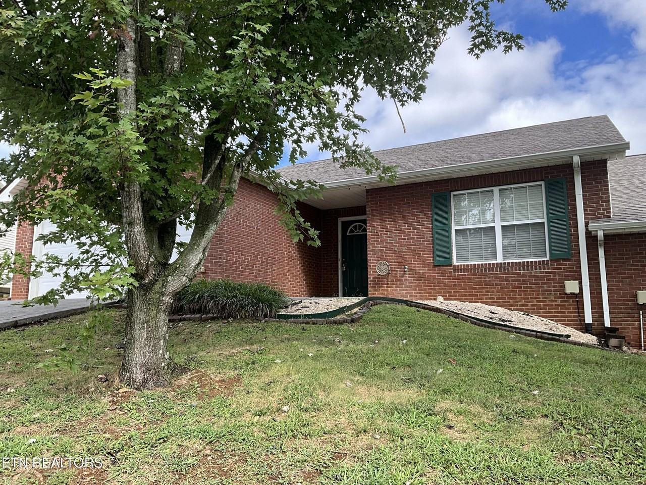 5237 Sinclair Dr - Photo 3 of 21