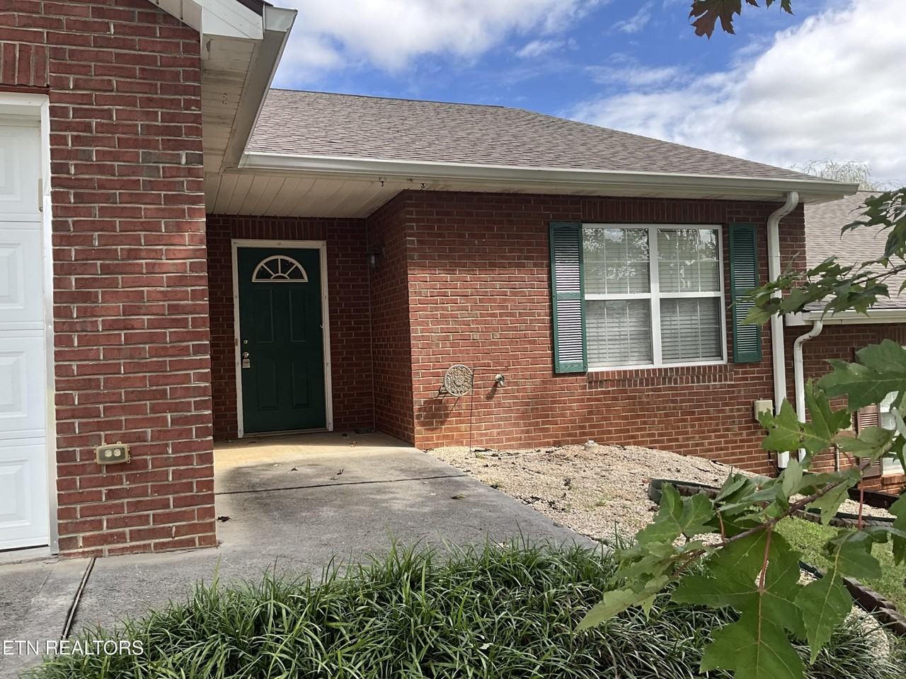 5237 Sinclair Dr - Photo 4 of 21