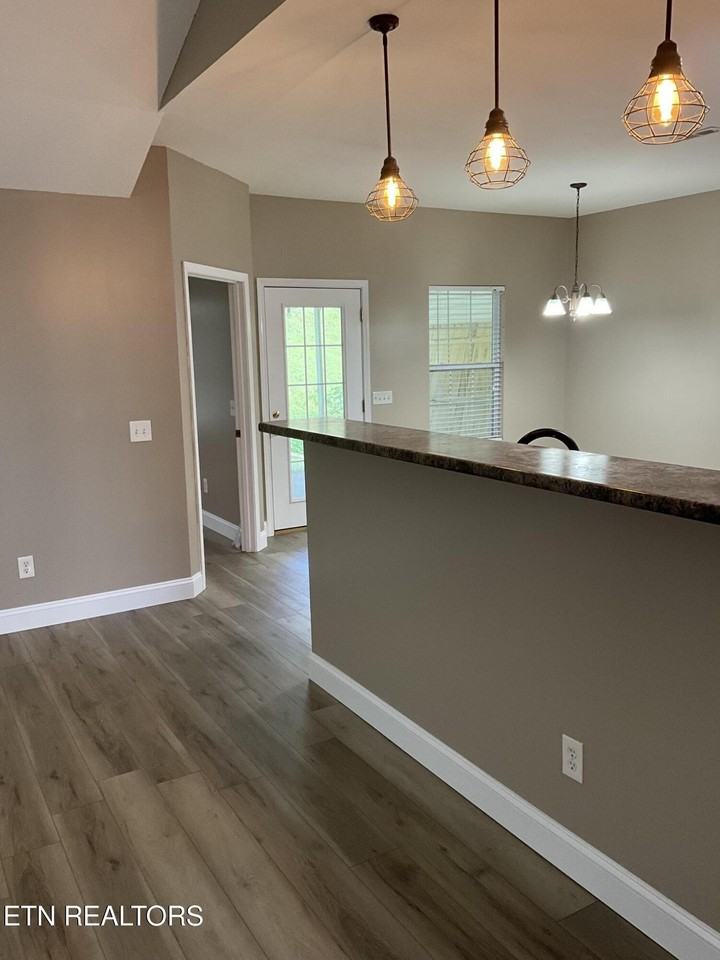 5237 Sinclair Dr - Photo 7 of 21