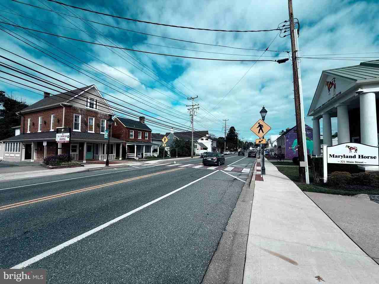 324 Main St - Photo 2 of 13