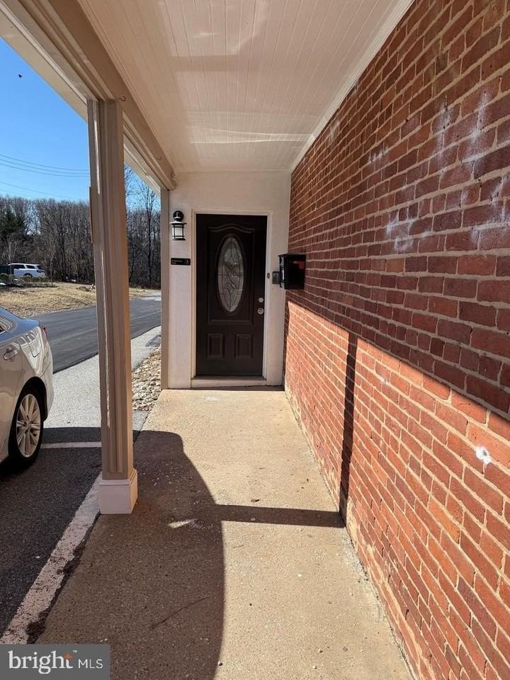 324 Main St - Photo 3 of 13