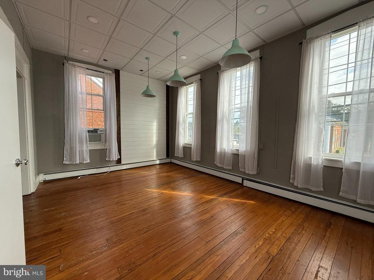 324 Main St - Photo 5 of 13